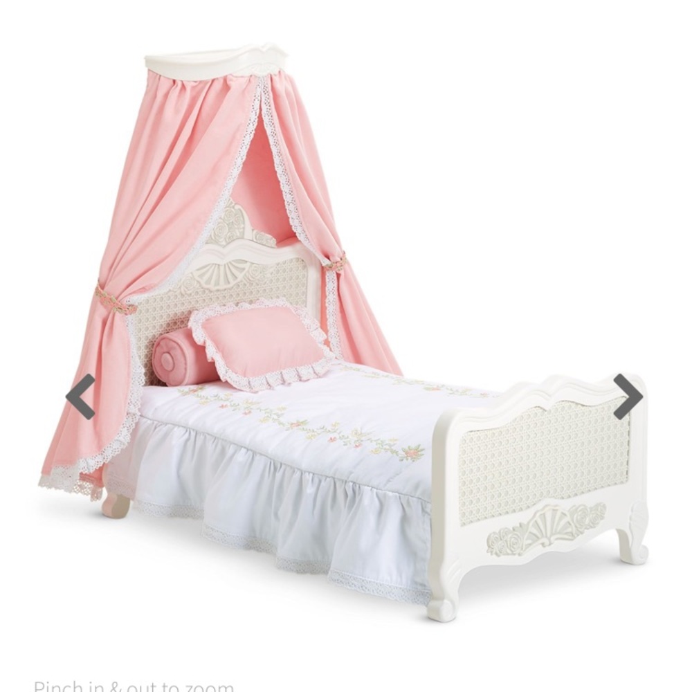 samantha parkington’s canopy bed!